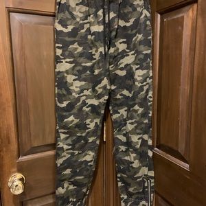 Women’s camo cargo pants